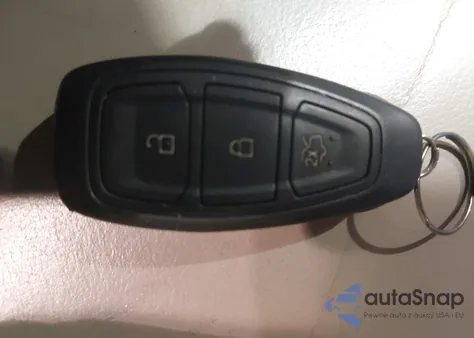 2015 Ford Fiesta Titanium z USA, uszkodzony, nr VIN 3FADP4FJ5FM117640